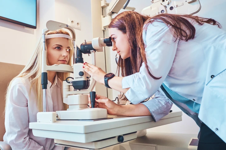An optometrist checks a patient’s eyes as part of a comprehensive eye test